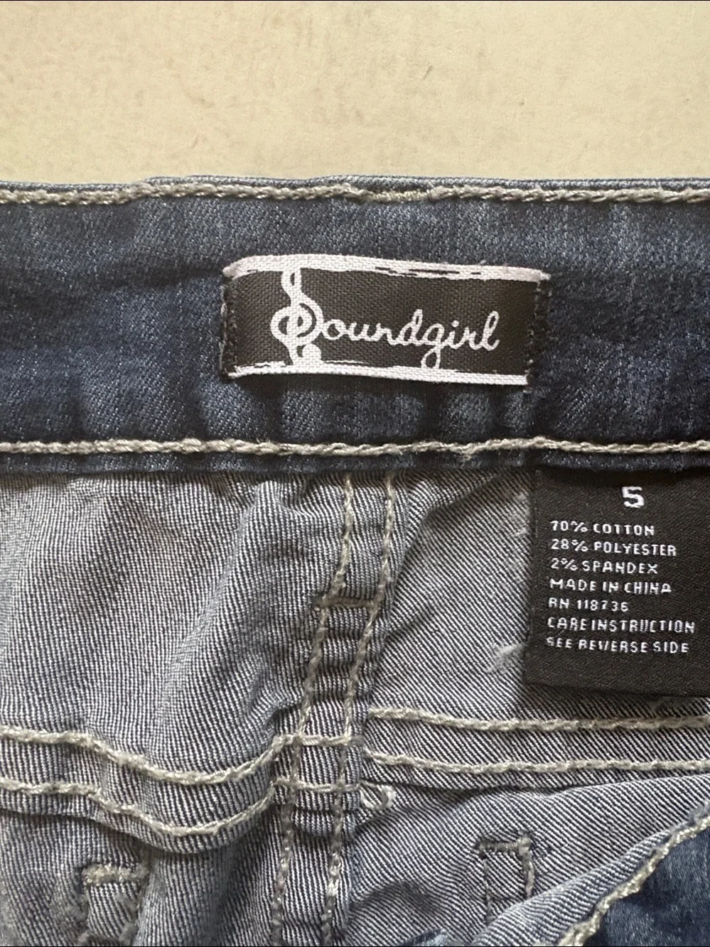 Soundgirl   Bermuda shorts Capri Jean shorts Blue denim Stretch  with fading EUC